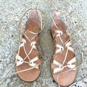 Size 7 Lilly Pulitzer gold gladiator sandals